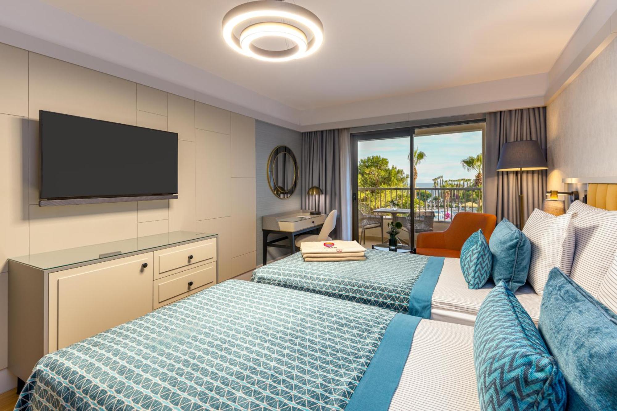 Arum Barut Collection